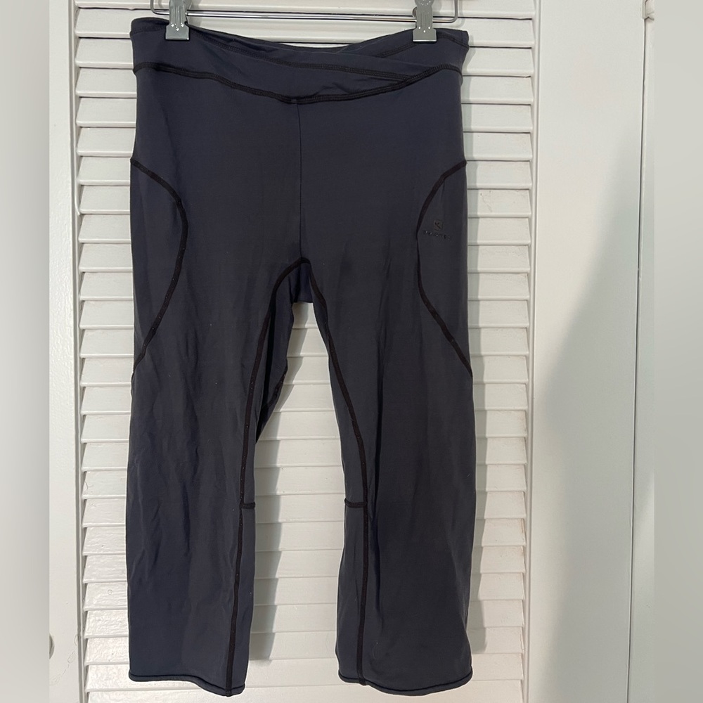 Capri gym/yoga leggings grey, S-M, declathon/domyos